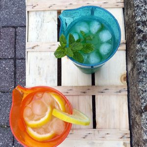 Aperitivo analcolico e aperitivo alcolico in Caraffa Arancio e Caraffa Turchese